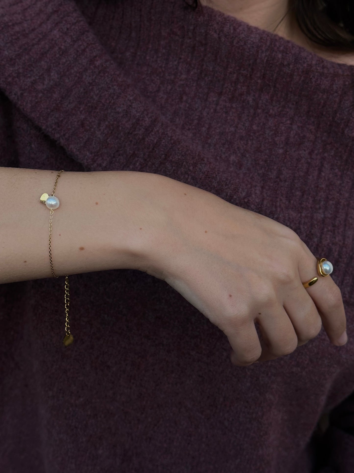 PULSERA PERLA Y CORAZÓN GOLDEN